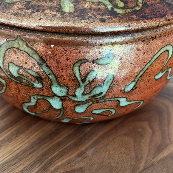 SELFRIDGE Signed Art Pottery Glazed Ceramic Bowl & Lid Side Handles Made Canada - Picture 14 of 17